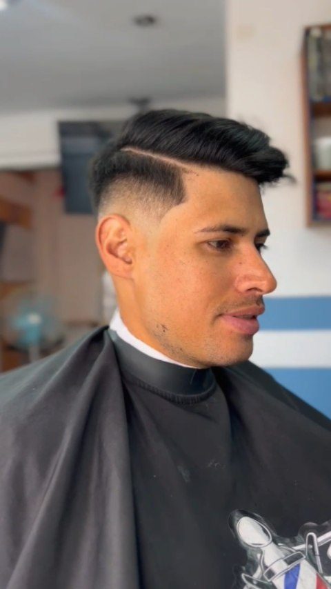 Corte + cejas en Tony Barber, Rengo